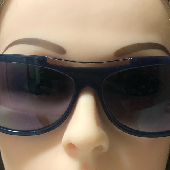 Ted Baker purple sunglasses with a cute design - Picture 5 of 8